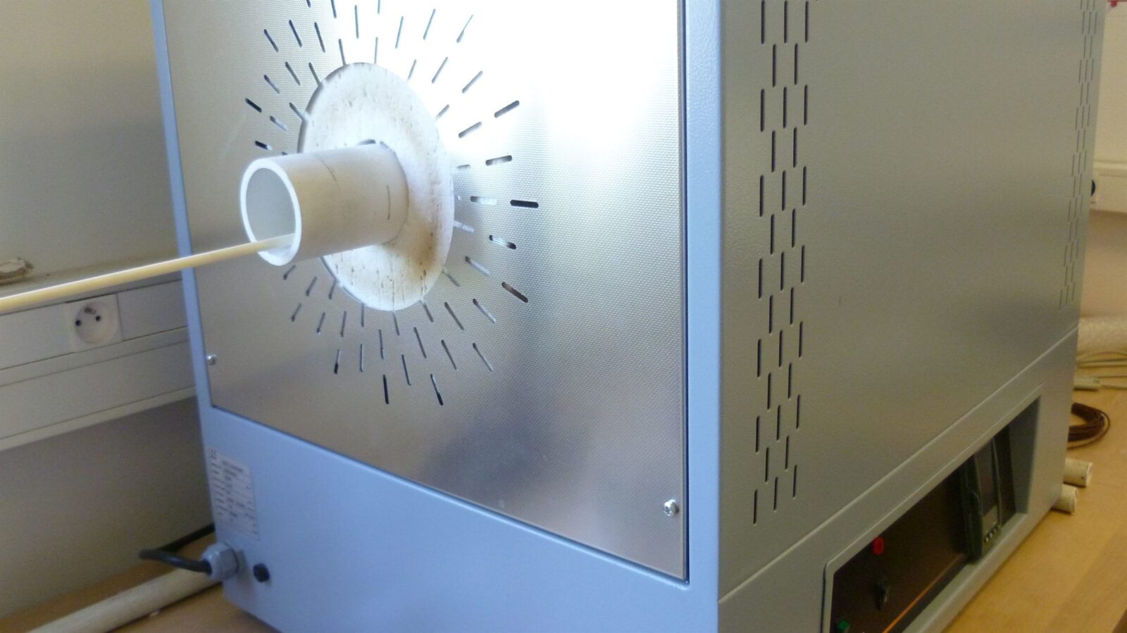 four-etalon-1250°C-de-notre-laboratoire-de-metrologie-scaled-1