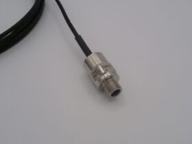 capteur-de-pression-miniature-a-cellule-et-sortie-par-cable-version-amplifiee-gros-plan-scaled-3.jpg